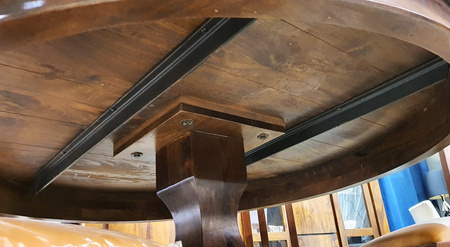 Okrągły stół z drewna mango na jednej nodze 120 cm– ciepły brąz