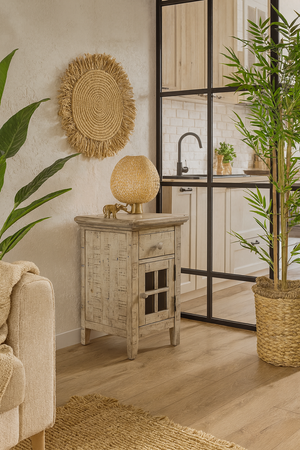 Szafka rustykalna w kolorze kremowym