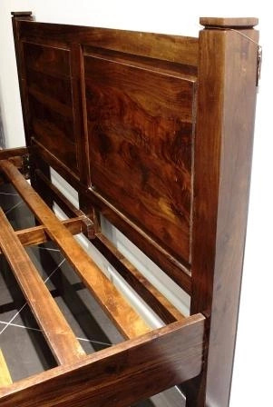 Łóżko kolonialne 160x200 cm z litego drewna akacji - ciepły brąz