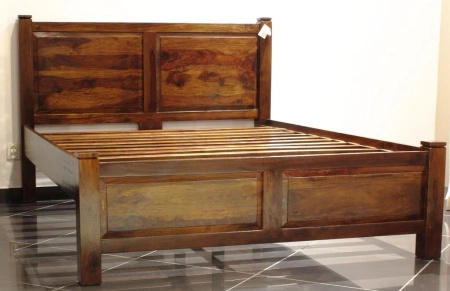 Łóżko kolonialne 160x200 cm z litego drewna akacji - ciepły brąz