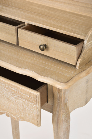 Sekretarzyk prowansalski – konsola rustykalna z rzeźbieniami i przetarciami