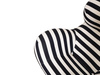 Wypoczynkowy fotel z podnóżkiem w czarno białe paski